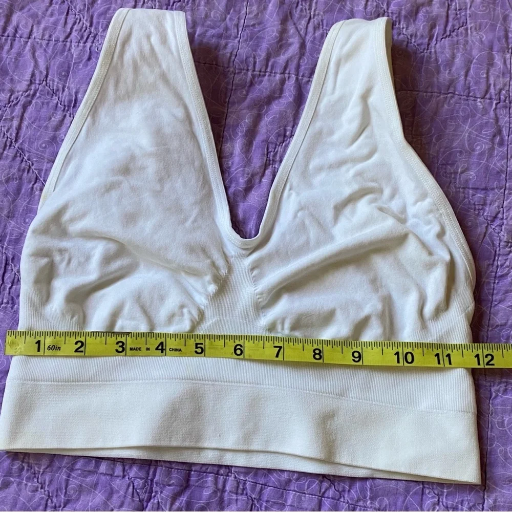 NEW Cute white bralette. Nylon/spandex. Size M